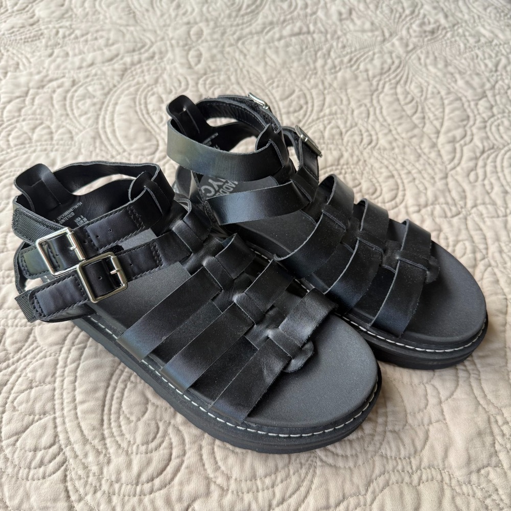 Kid's SIZE 4 Madden NYC Trendy Black Gladiator Fisherman Sandals Easy Closure